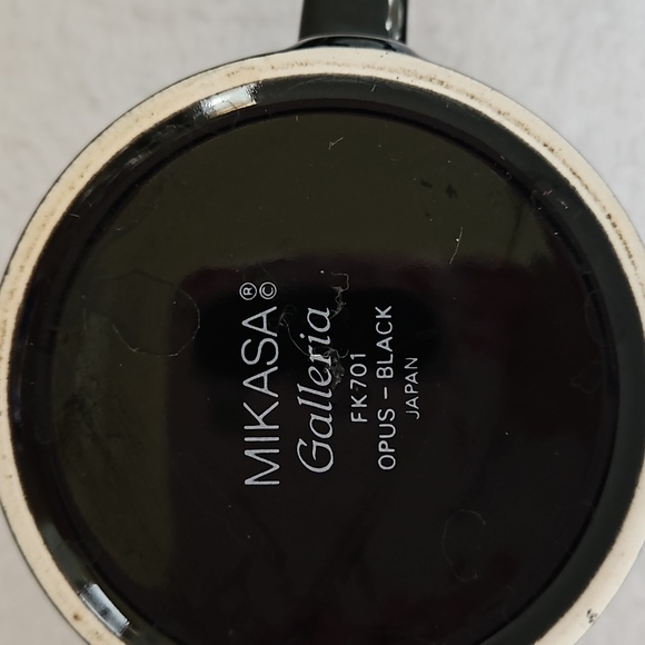 Vintage Mikasa Galleria Opus Black Calla Lily Creamer and Salt & Pepper - Picture 6 of 9